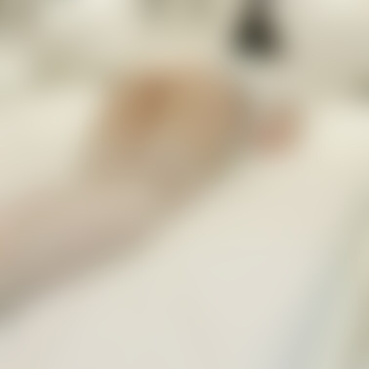 床オナもしちゃうんです…クリがこすれて気持ちい♡