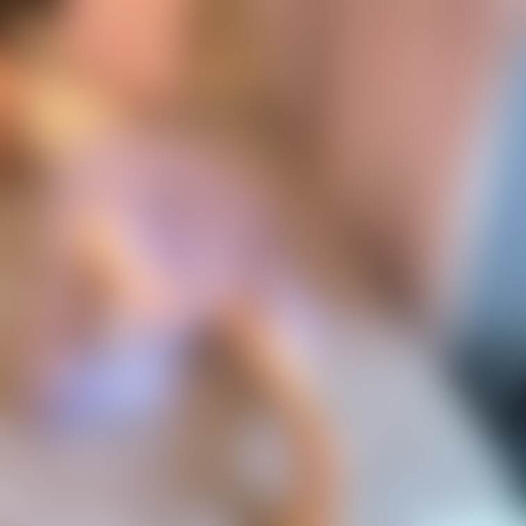 ベッドの上でごろごろ 足裏いろいろ