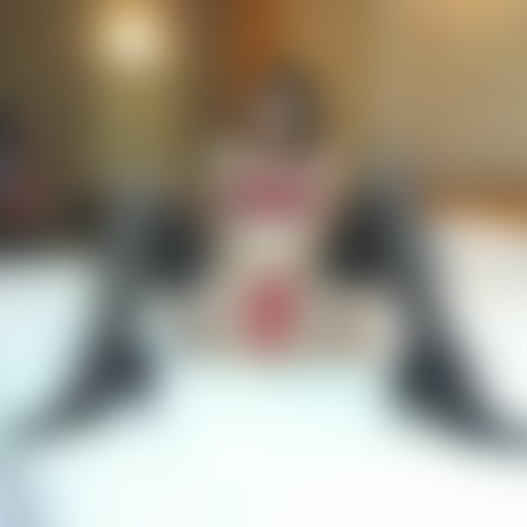 エロ仲間のTさんと遊んだ時、部屋にコスプレがあったので試着して写真撮影しました。