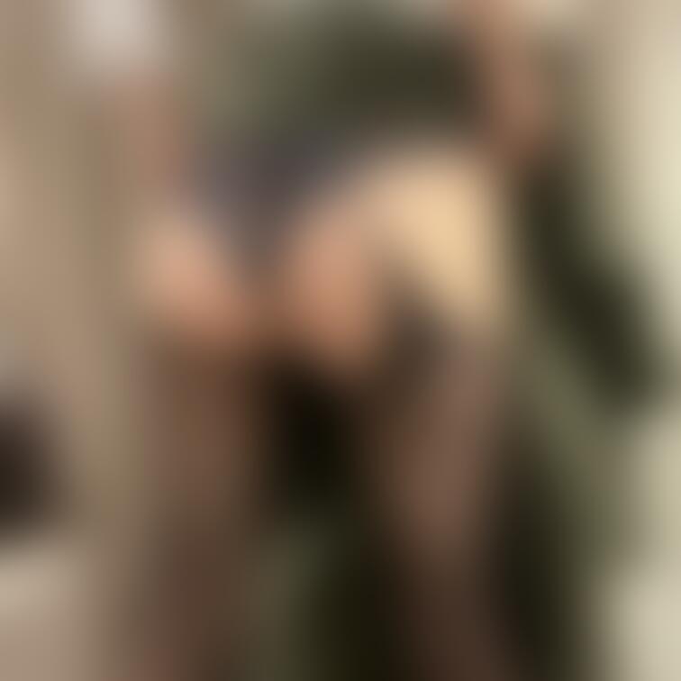 スカートぴらり♥ おしり丸出し 遠めの全身アングルです♥
Amneの無加工のまん丸おしり見てください♥