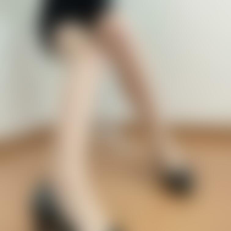 スカートの中が気になる方はこちらをご覧ください♡
ミニスカスーツの事務員さんでおきゅいん!
ちらりくらいがフェチぃよ
