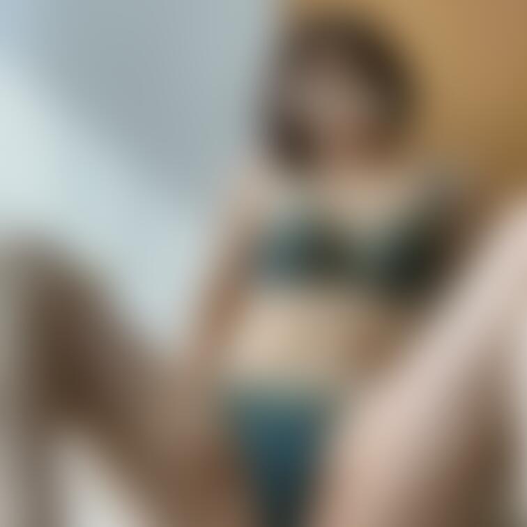 だんだん大胆に脚を広げちゃってる🤭💕💕
腰も浮かしちゃった😆💕💕
見て見て❣️って感じに🥰🥰