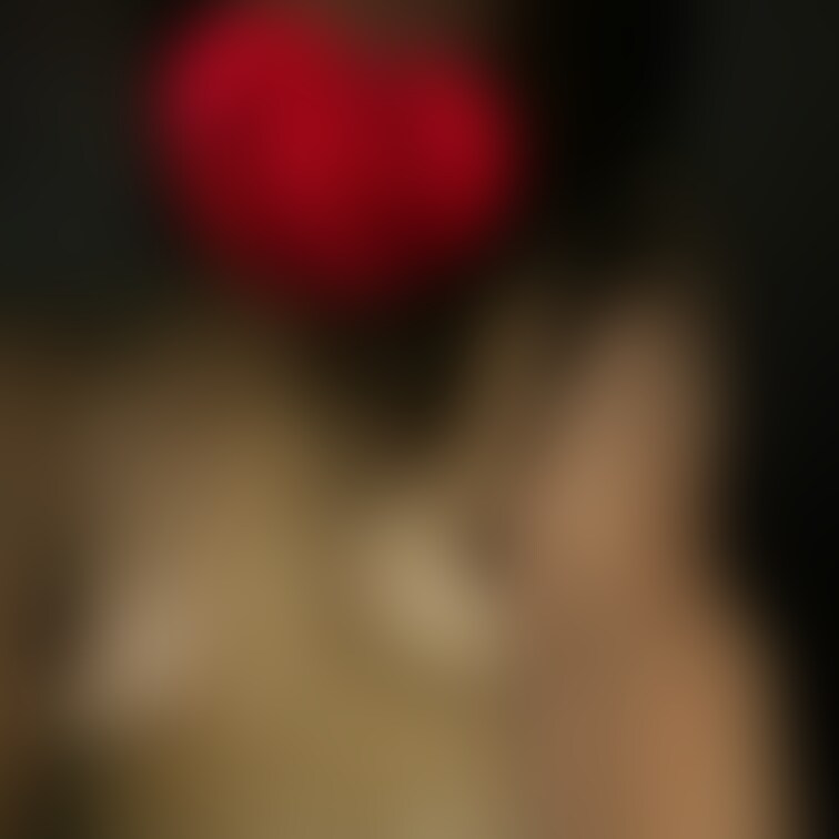汗まみれの胸