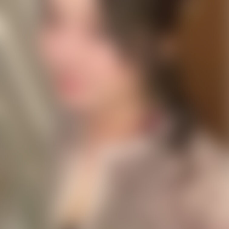 おはようございます☁︎
昨夏のお気に入りコーデ(下はサテン系の黒いワイドパンツ)🐰
今年は何系にしようかな〜
あっ