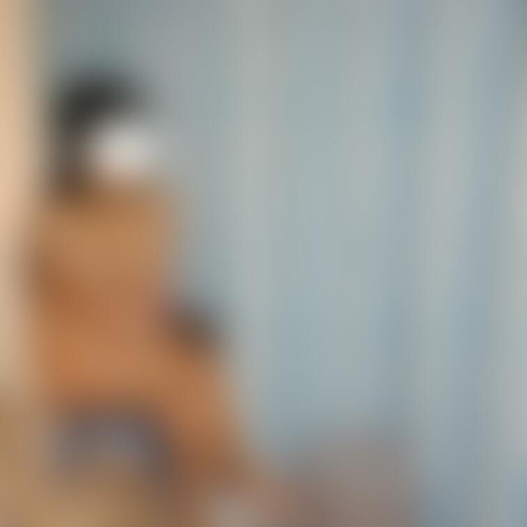 みずきさんです。豪邸での全裸パーティーで男性と混浴したり、きわどいポーズで写真撮られたり。さて来年はみずきさんも新展開考