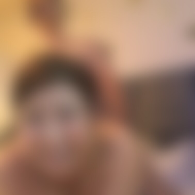 バックでハメてる時は気持ちよさそうに笑顔なのに、
チ◯ポを舐めてるしてる時はイッてる感じでフェラチオトランスしてる、土