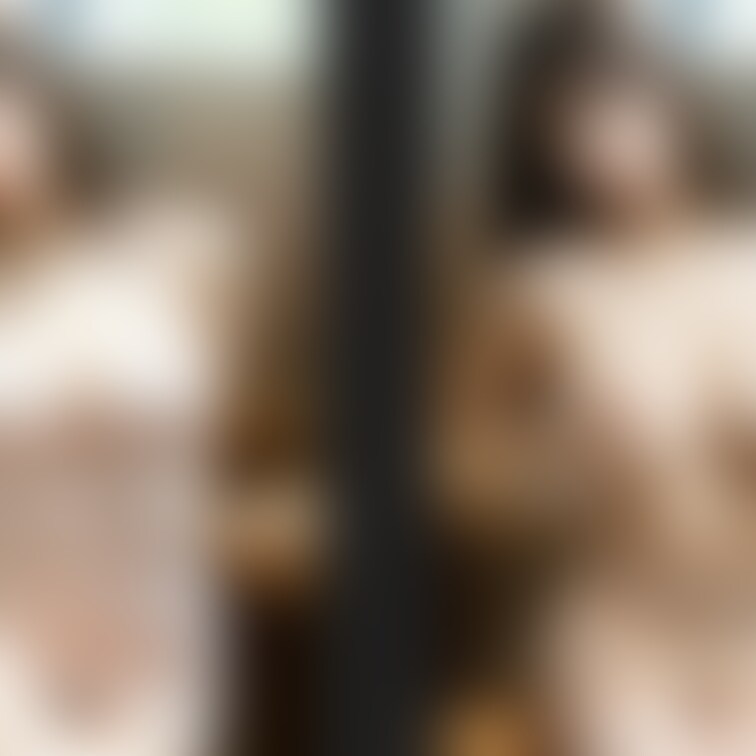 着衣と脱衣を並べた画像です。画像№568