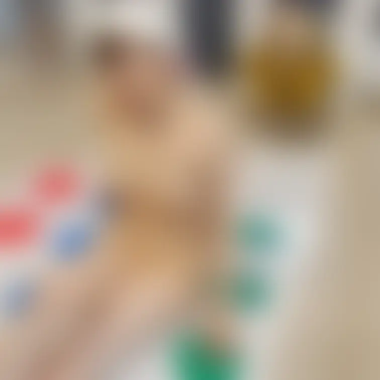 りこの全裸パーティー中の一コマ。マットの上でポーズ決めてます。
美乳の女友達ヌーディストりこall(顔出し)
h