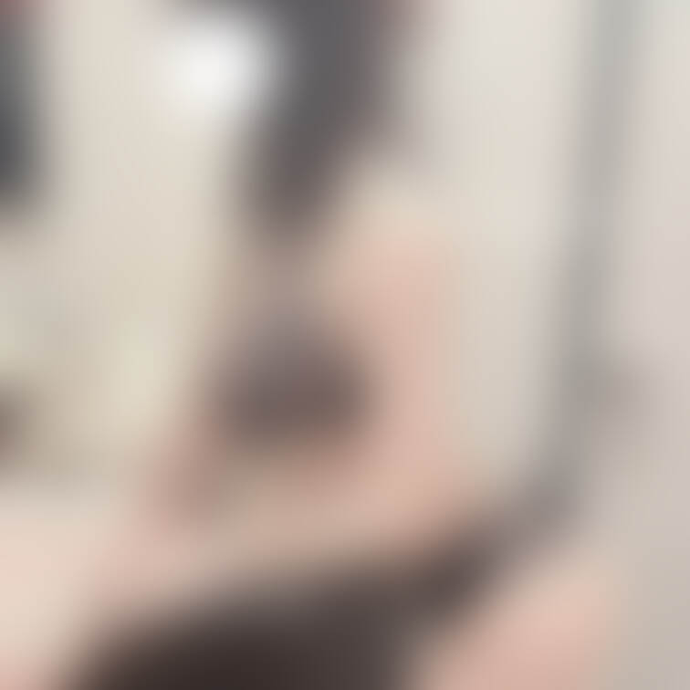 ぷくっと乳首見えちゃってる///
