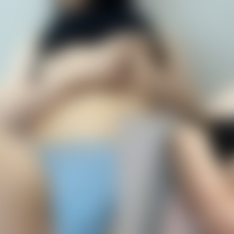 女の子の日でもオナニーしたい…!めずらしく2台で撮ってみました📸前からも横からも楽しんでもらえると嬉しいです🥰乳首だけで