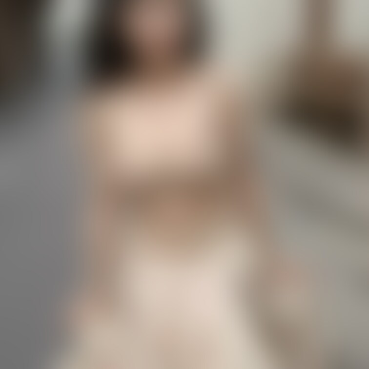 色っぽい熟女 その1
Voluptuous mature woman part1

着衣姿です。
She is 