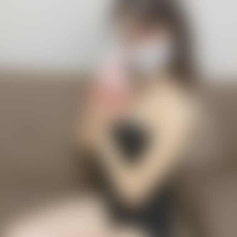 おはょ☀️
バレンタイン終わった😭笑
食べる？❤️
(最後の怒ってる表情すみません笑)