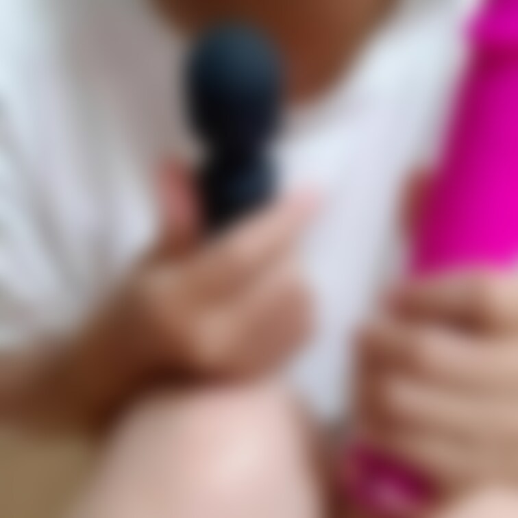 下着紹介です🤭
ピンクのキャミソールと、ピンクレースのTバック♡ブラはつけてない🥹