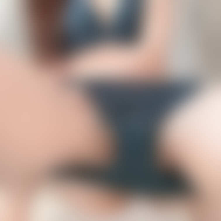 見えちゃいそなえっちなポーズ3枚♡
最後ちょっと見えちゃってました😳💦