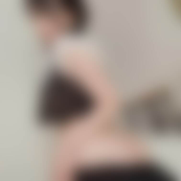 おっぱい見せるメイド