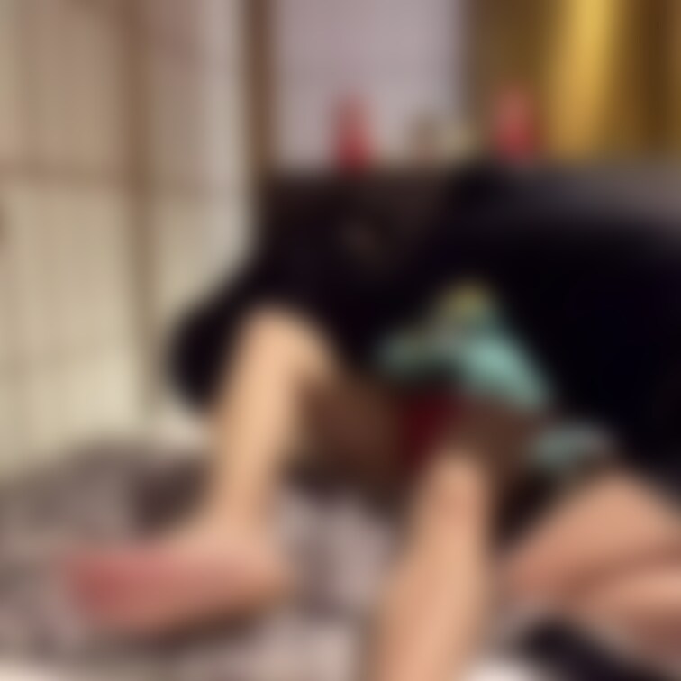後半

新年早々、フォロワーさんと一緒に撮影した動画です。

騎乗位で責めようと思ってましたが、乳首を執拗にいじ