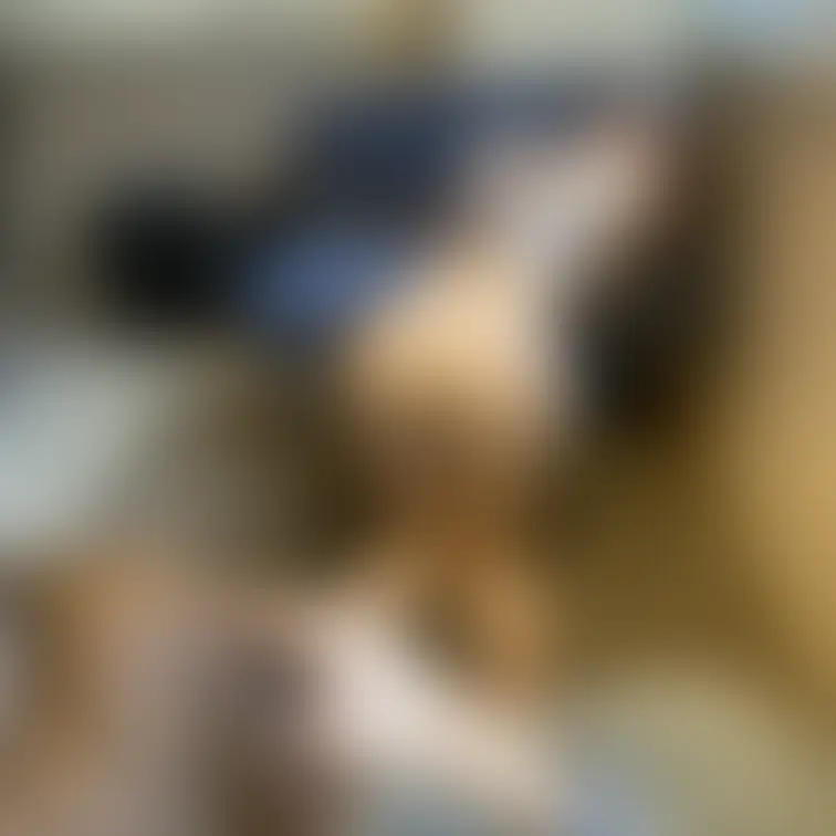 撮影の合間に隣りの部屋でエッチな動画をこっそり撮ったよ♡♡ 待っててね❤️