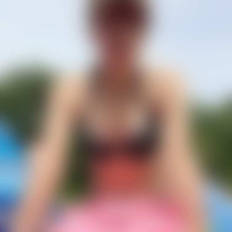 水着適当にー
ちょっと下から覗いてる感覚を！
この角度の顔面は許してくださいm(*_ _)m
