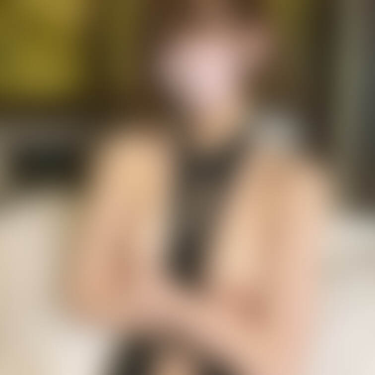 こんばんは…ましろです✨



今日は胸元がしっかり見えてる少しセクシーな姿でお届けします💗 

こんな私を