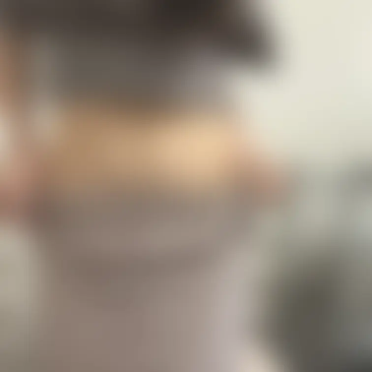 5月6日の面接風景ひとみの場合

ボディチェックとは言え会って間もない男の前で脱ぐのはやはり恥ずかしいのか？