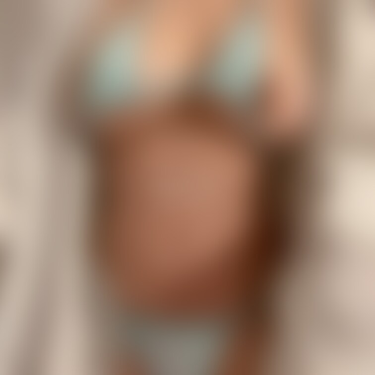 水色マイクロビキニのお写真集📸♡
はみ出してたり、丸出ししてたりで大胆にビキニを着ています...૮ . ̫ .。
