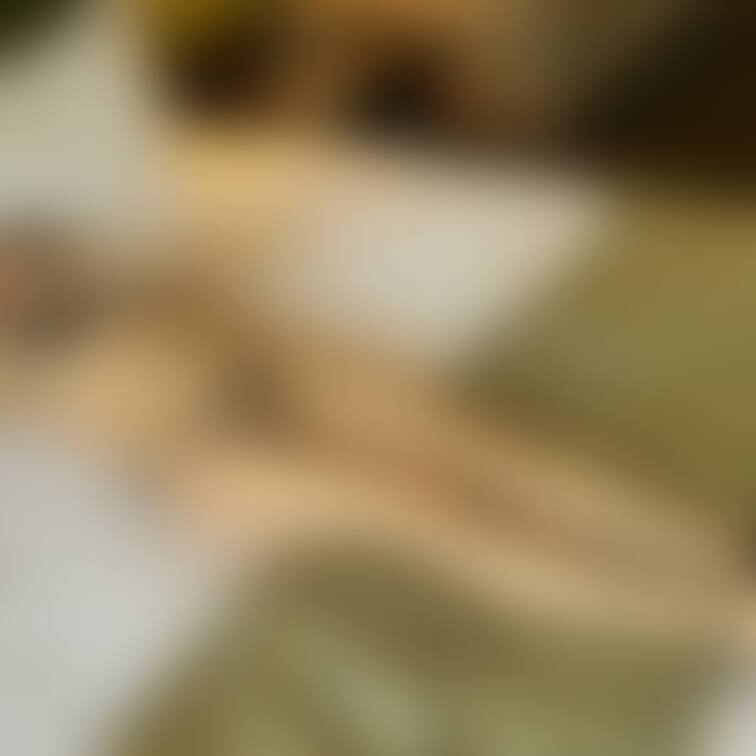 脚を、、伸ばすとぉ、、、
ほらぁ、、ちょっとぉ、、見えちゃうでしょ。。。
