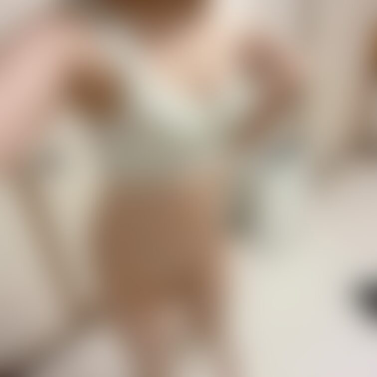 おパンツ下ろして自撮り✨

【みみからのお願い💕】 
えっちだと思ってくれた方は 
写真下の♡印をポチッとしてく