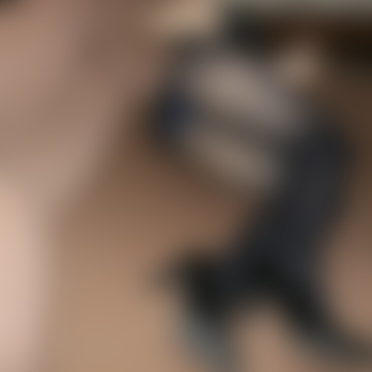 単独男性が来る前に撮影しました。
黑パンストにチラリズム。
ムチムチしてた頃のですが女性は少し丸い曲線が美しい。
