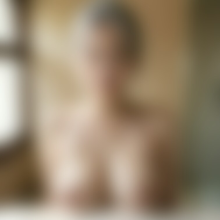 60歳で露出デビュー。

こんなヨボヨボでも胸だけは自信あります。若い子にはまだまだ負けない！