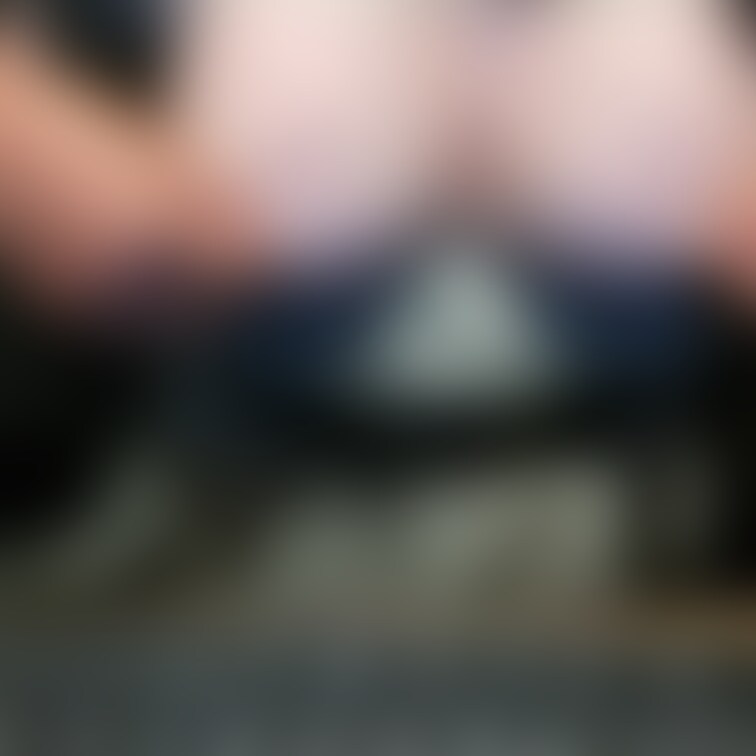 背後から
巨乳を鷲掴み
巨乳をさらけ出して
乳首を刺激し
欲望のまま乱暴に扱う