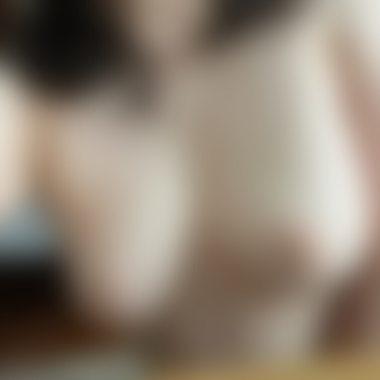 おっぱい出してテレビ見てるとき😊