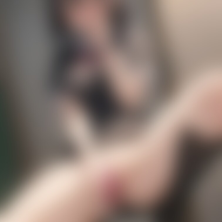 お外でこっそりおもちゃオナしちゃうエッチな女の子