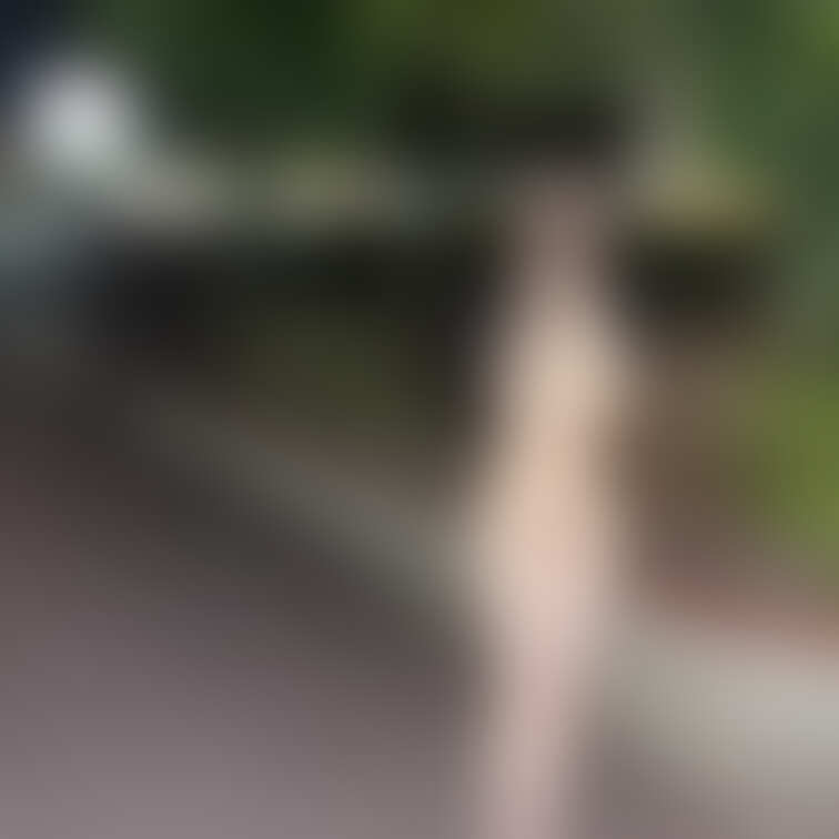 Twitterの続きです🧡
たくさん車が通る大通りでも露出😖🧡トラックの運転手さんに手振られちゃいました😖🧡
💋