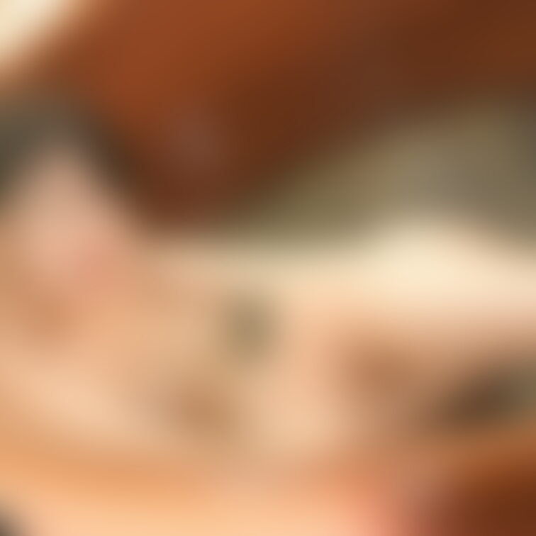 浮力でおっぱいが浮いてくる笑