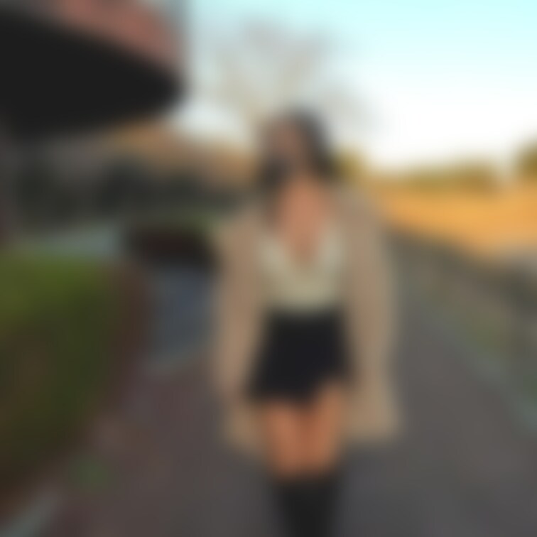 【水辺公園露撮編】※※
移動中よさげな公園を発見したので寄り道😊🎶
道路を走っている車から見えるかドキドキ💕
背中
