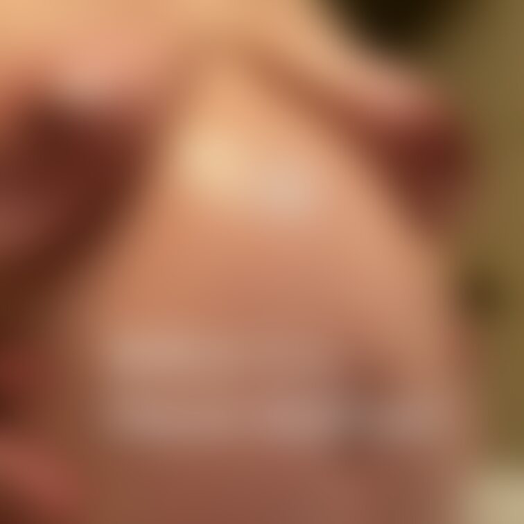 巨乳見て、今日も頑張ろう！！   
Get energy from my big boobs!   