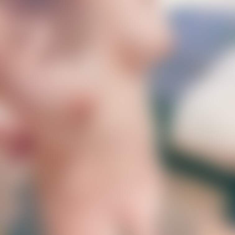 手を後ろに組まされてじっくり見られました…