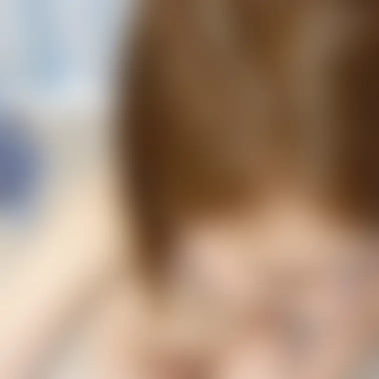 りりの全裸パーティー兼公開撮影での一枚。主観視点でのフェラチオ的な画像撮れました。しかもパイパンです。

ヌーディス