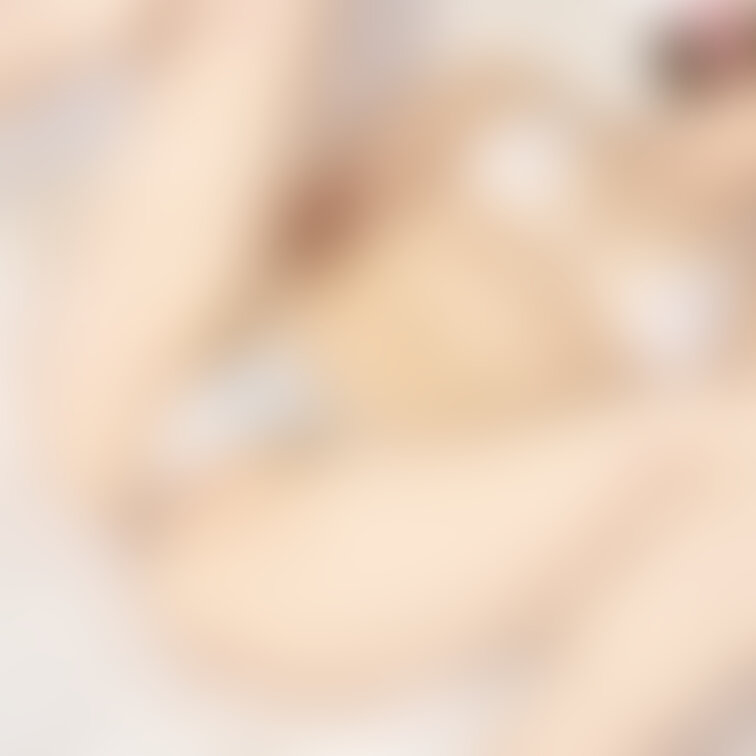 月ちゃんと色々と相談中なのですが、着々と「撮り下ろしの自撮り写真」を準備してもらっています! 他にも、色々とおまちになっ