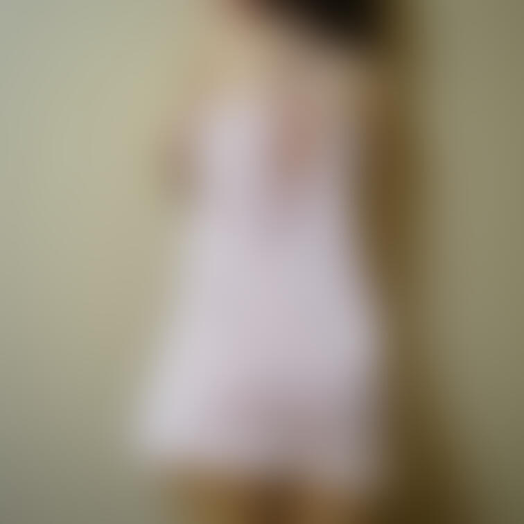 【サテンスリップと直穿きストッキングで誘惑…①】

ツルテカなサテンスリップにストッキングを直穿きしてガーター網タイ