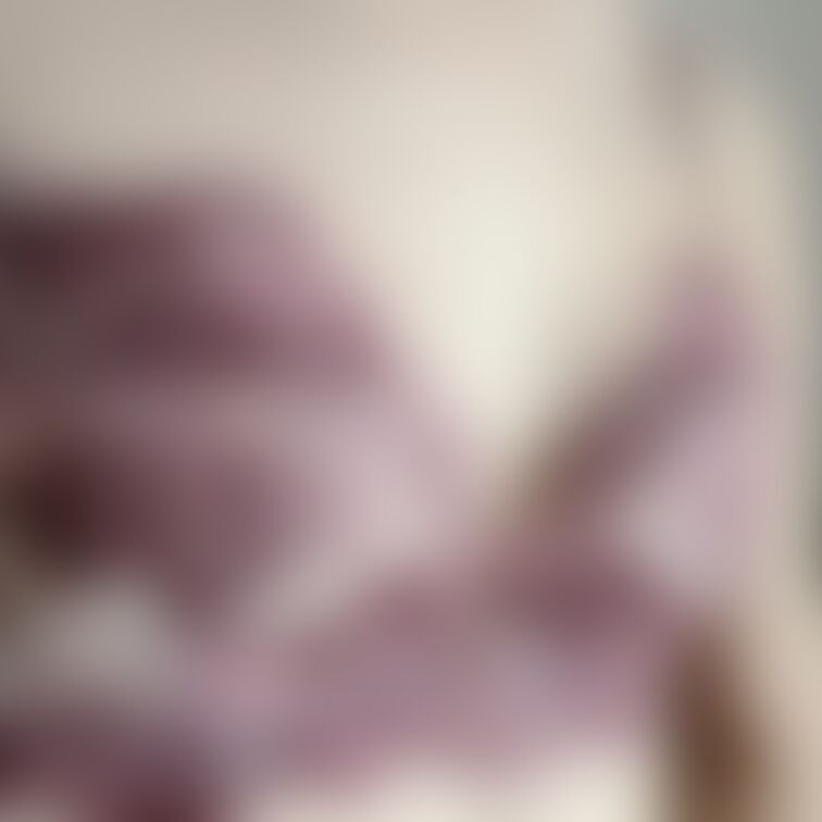 これは5月に下着好きさんがプレゼントしてくれたブラなの、かわいい?似合う🥰?