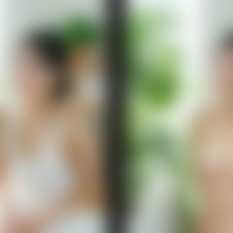 着衣と脱衣を並べた画像です。画像№758