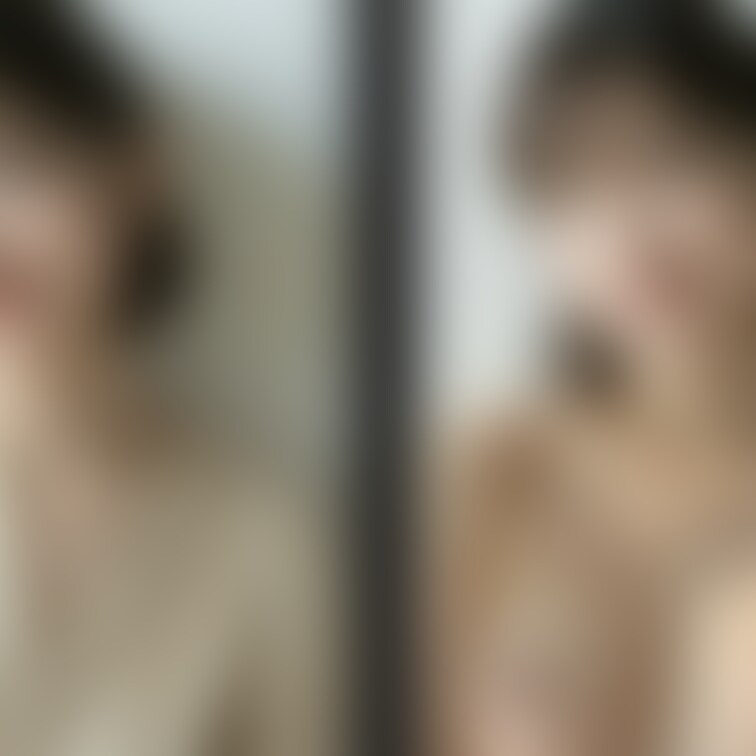 着衣と脱衣の並べた画像です    画像№1571