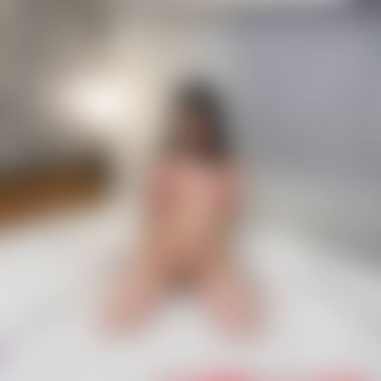 【顔出し自撮り写真①】
数多くの単独さんに寝取らせた嫁の肉体をご堪能ください。