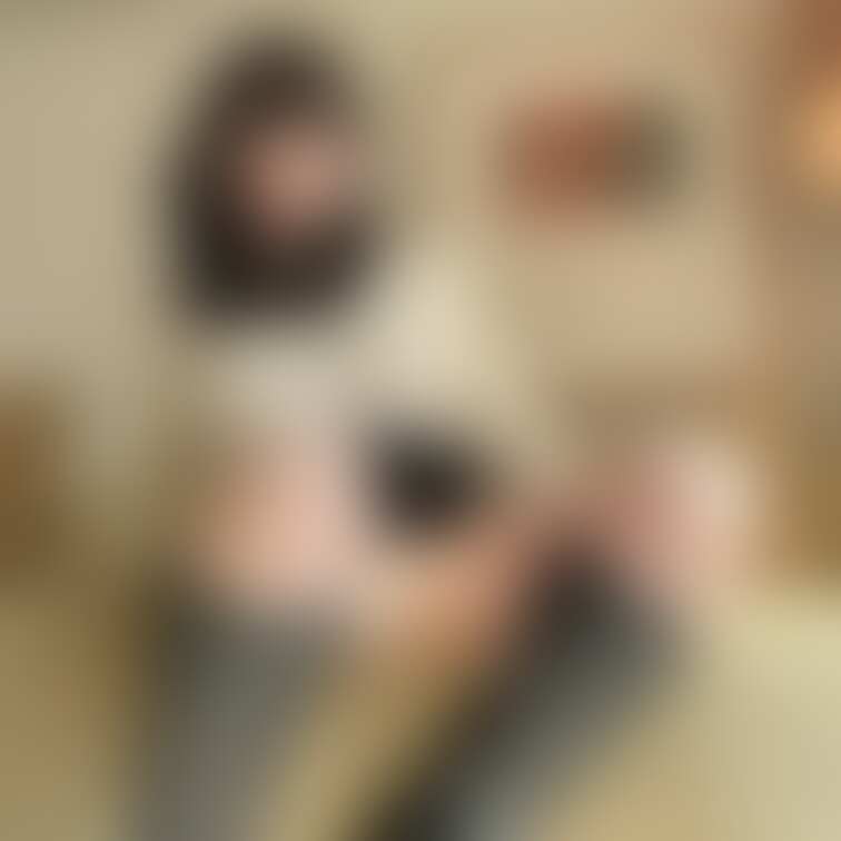 「ミニスカブーツ、Tバック姿のわたしが…アソコを激しく弄ったオ〇ニーを…」

脚を広げて…股を…
パンツを…見せび