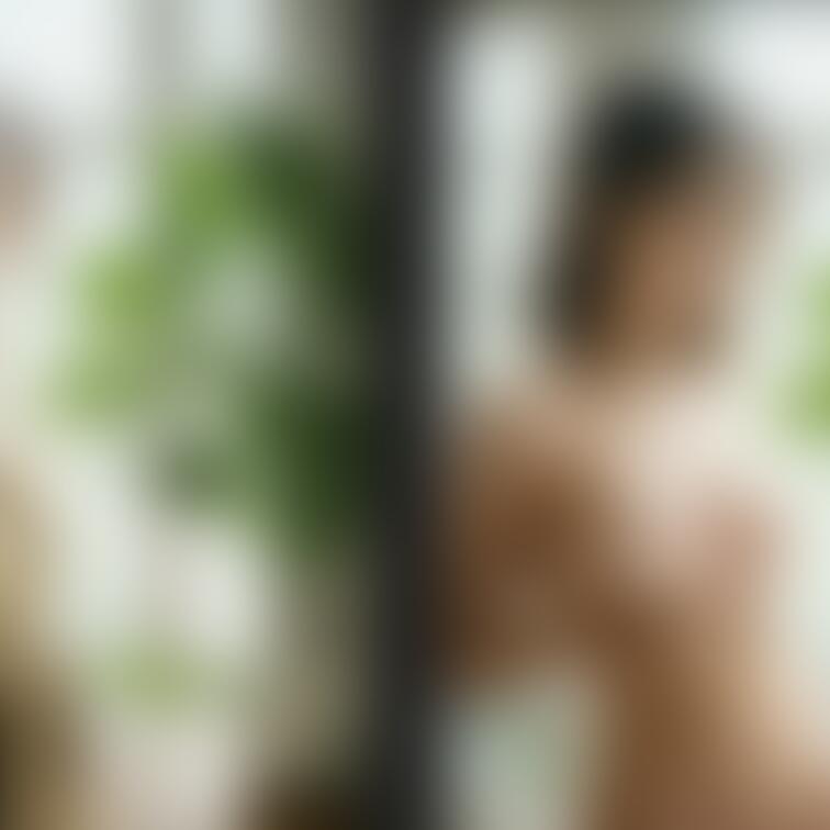 着衣と脱衣を並べた画像です。画像№827