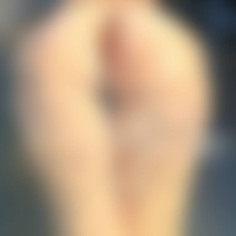 お尻💕
割れ目ちゃん見えてたので隠しました👍