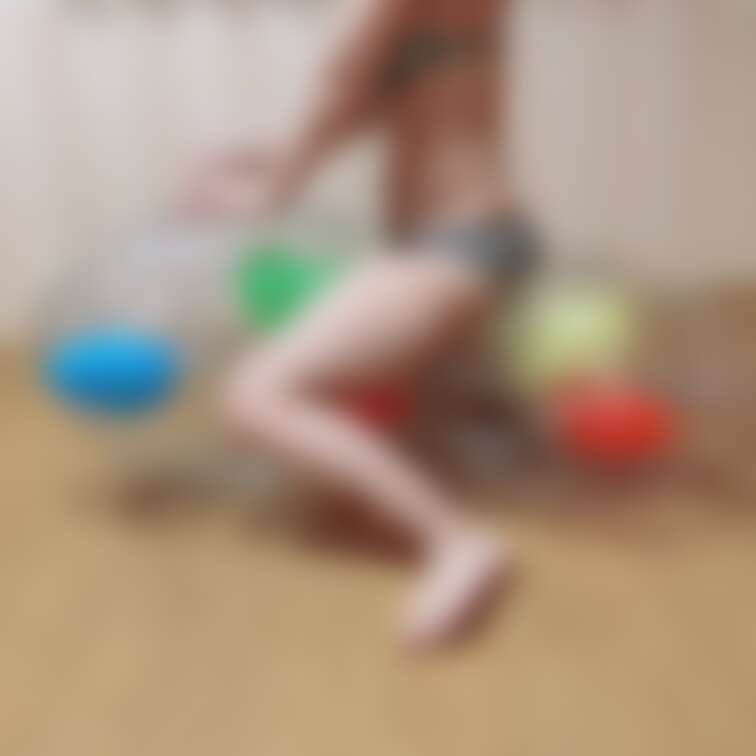 浮き輪を縦に跨ってぴょんぴょんする動画です(*´◒`*)
段々と激しく乗っていきますෆ⸒⸒