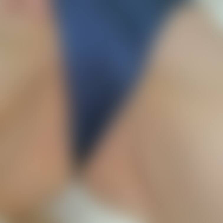 下着でくつろが妻