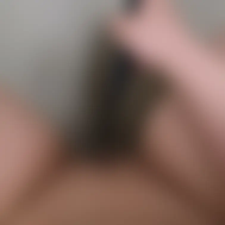 押しつぶされちゃったクリに
ローションが滴っちゃっているクリ♡

押し潰してグリグリするのちょー気持ちいい♡♡♡